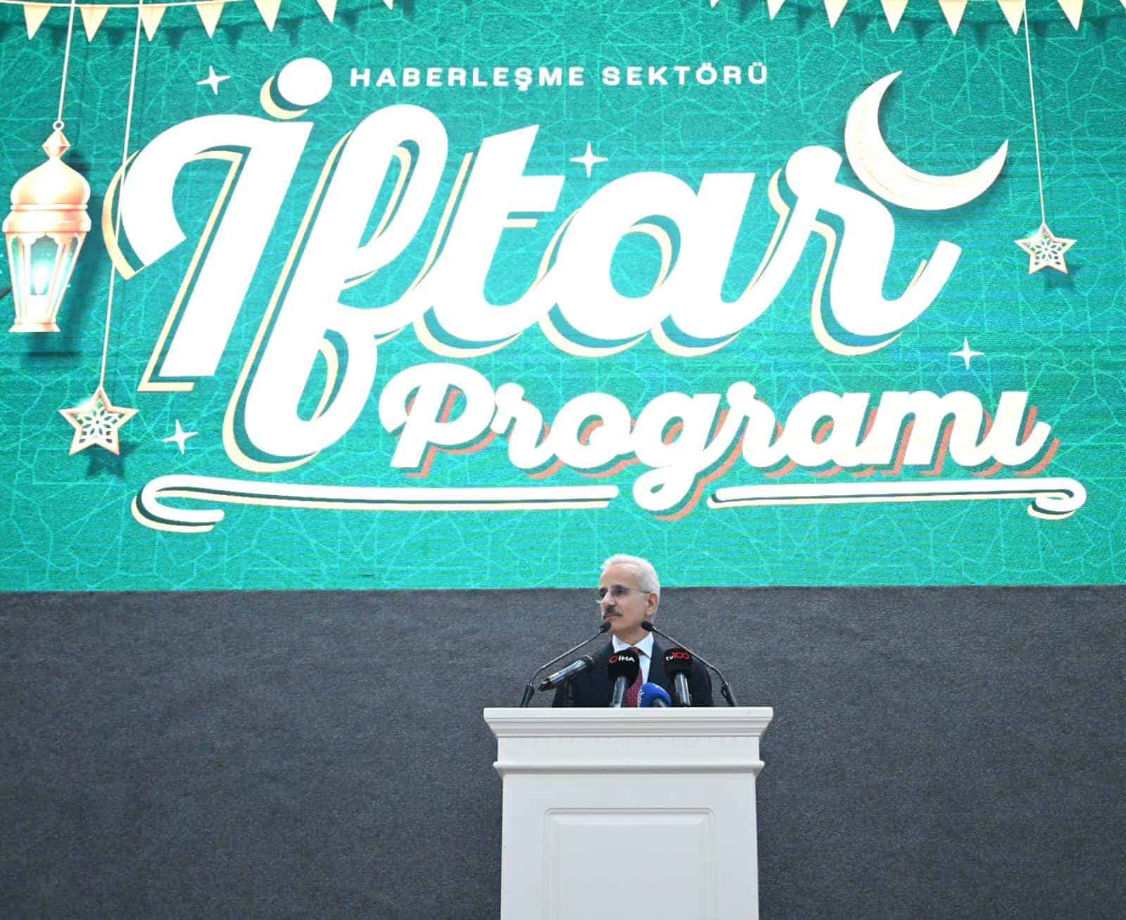 15 Yaşından Küçük Çocuklar Sosyal Paylaşım Sitelerinde Hesap Açamayacak